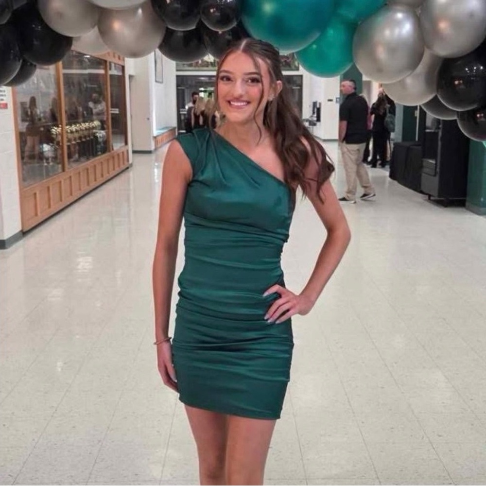 Elegant One-Shoulder Green Dress